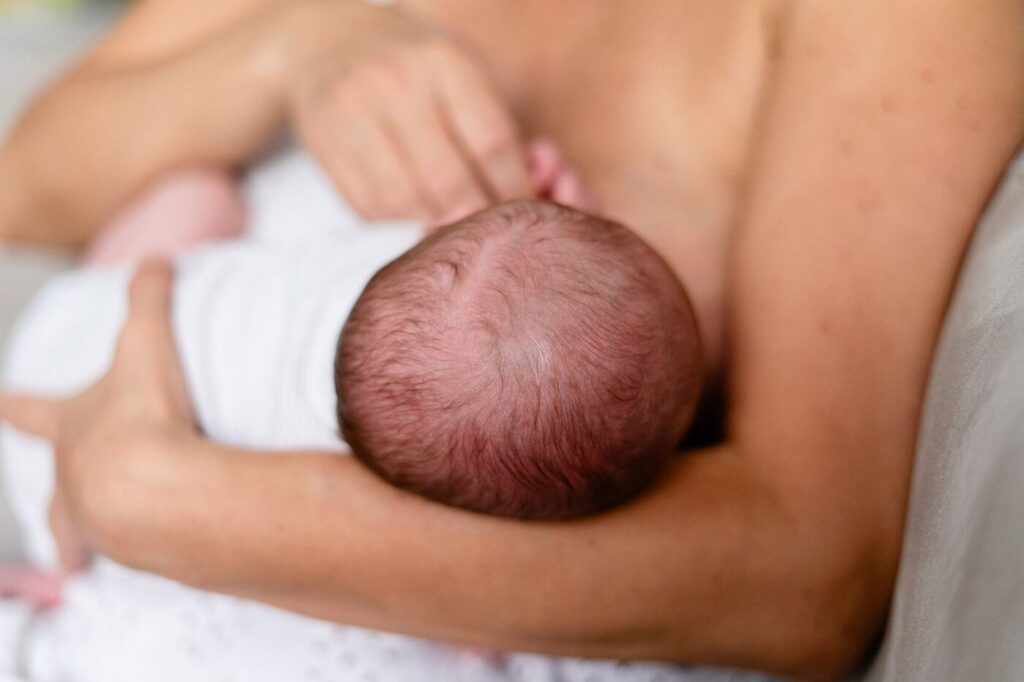5 sinais de que o bebê está mamando bem